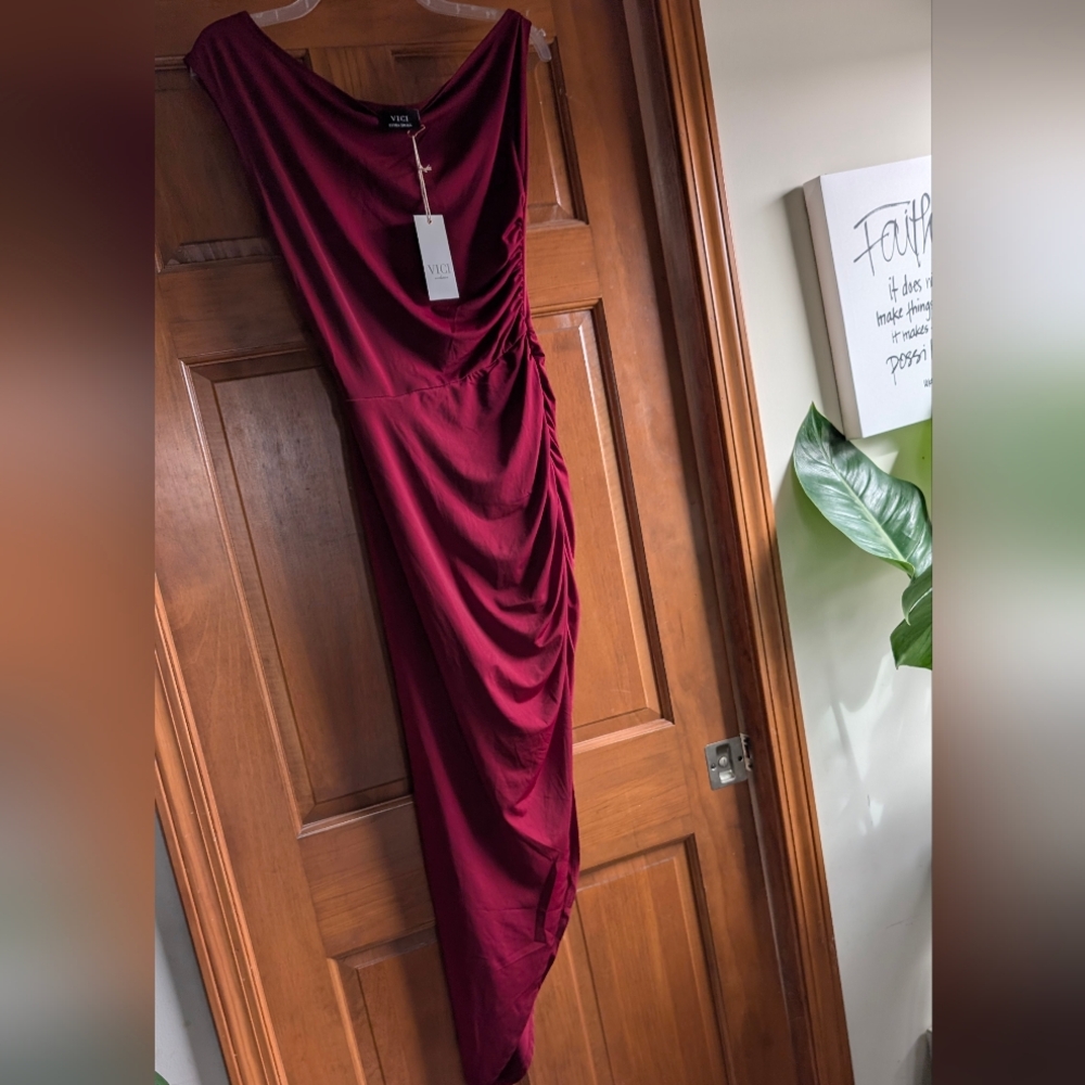 Vici Ruched Burgundy Midi Dress